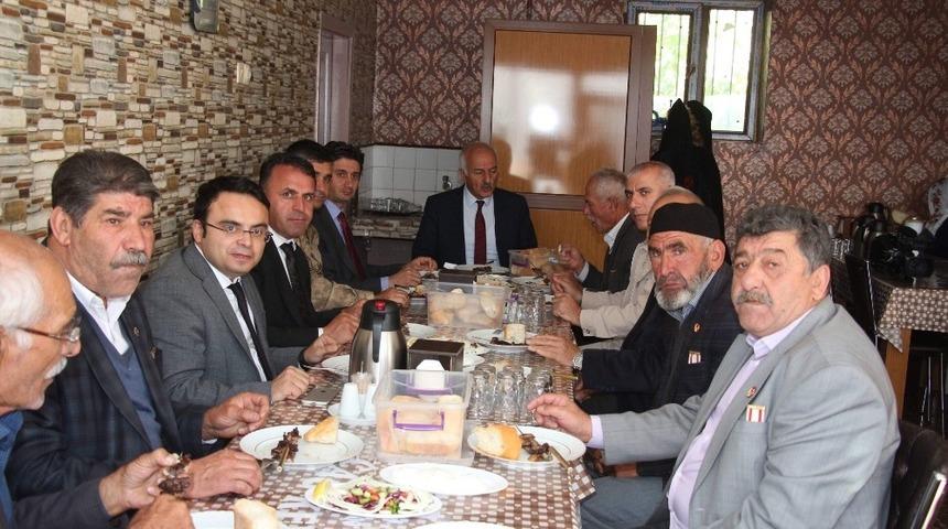 Kaymakam Şeker, gazi ve şehit yakınları ile yemekte bir araya geldi