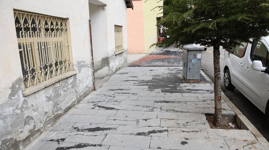 Başkan T&uuml;rkmen, kaldırım &ccedil;alışmaları inceledi