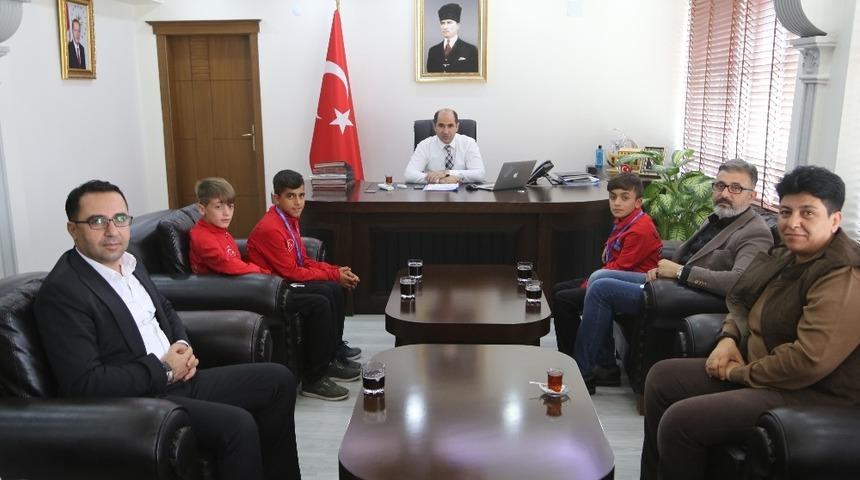 Şampiyon miniklerden Başkan Vekili Işıktaş’a ziyaret