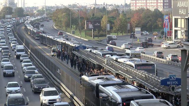 Metrobüs arızası yoğunluğa neden oldu