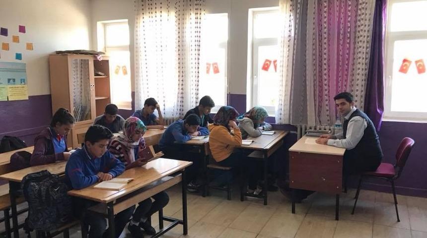 Okulda kitap okuma etkinliği