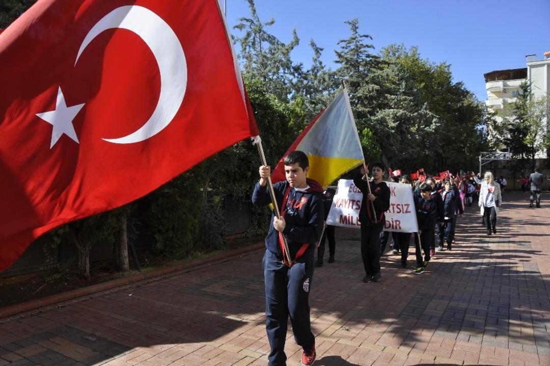 GKV&rsquo;liler Cumhuriyet&rsquo;in 95. yılı i&ccedil;in y&uuml;r&uuml;d&uuml;