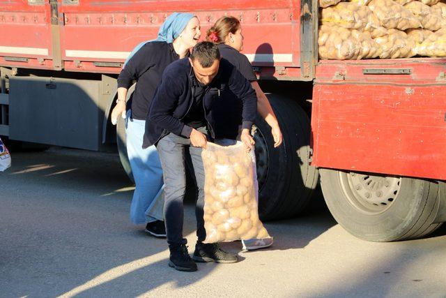 İşçilere kilosu 50 kuruştan patates sattılar