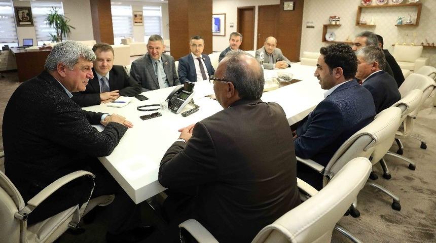 Başkan Karaosmanoğlu, Dilovası&rsquo;nda muhtarlarla buluştu