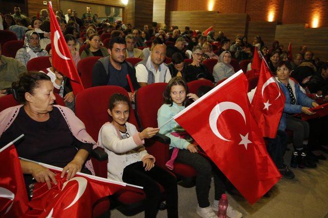 Döşemealtı Halk Tiyatrosu; “Bu da Geçer Ya Hu” ile sezon açtı