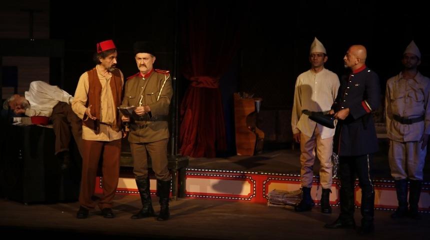 D&ouml;şemealtı Halk Tiyatrosu; &ldquo;Bu da Ge&ccedil;er Ya Hu&rdquo; ile sezon a&ccedil;tı