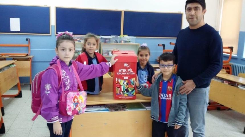 &Ouml;ğrencilerden atık pil kampanyasına anlamı destek
