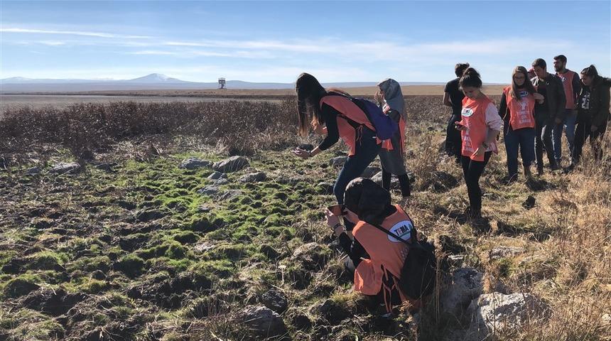 Cumhuriyet kutlamasını, kuruyan Kuyucuk Kuş Cenneti&rsquo;nde yaptılar