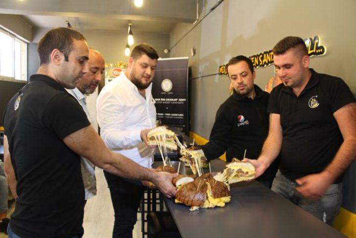 İzmir’de 5 kiloluk dev hamburger  G1