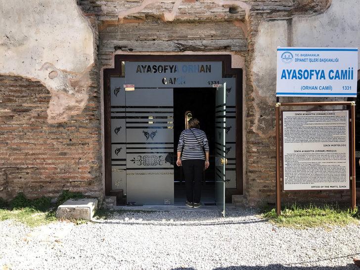 Camiye cam kapı rezilliği! Tepkiler çığ gibi büyüyor G4