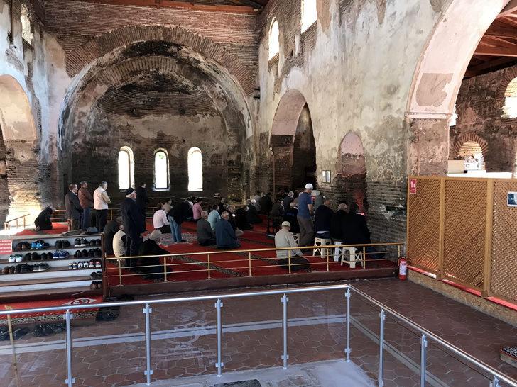 Camiye cam kapı rezilliği! Tepkiler çığ gibi büyüyor G2