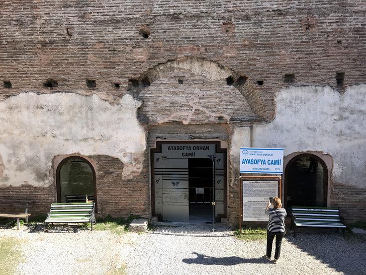 Camiye cam kapı rezilliği! Tepkiler çığ gibi büyüyor G1