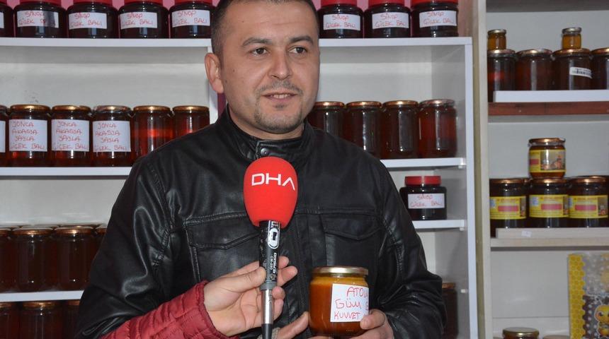 Sinoplu arıcı, ballarını internetten satıyor