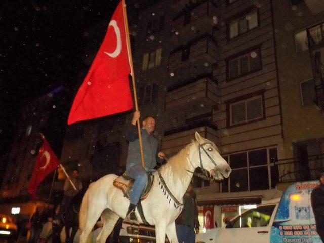 Karacasu’da atlı fener alayı