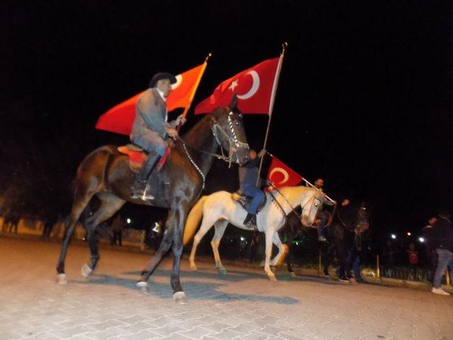 Karacasu’da atlı fener alayı