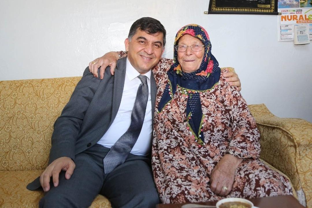 Her g&uuml;n yaşlı ve yetimleri ziyaret ediyor