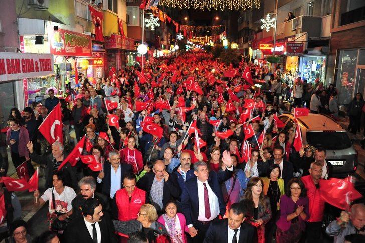 İzmir’deki Cumhuriyet coşkusu gece boyu devam etti G2