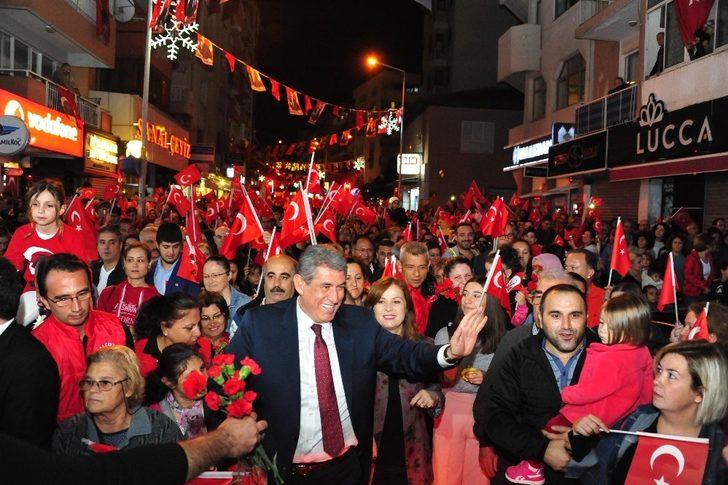 İzmir’deki Cumhuriyet coşkusu gece boyu devam etti G3