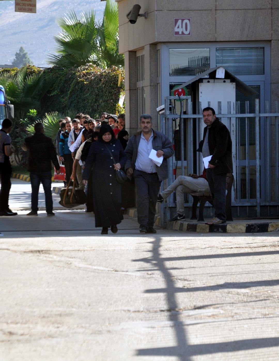 60 bin  Suriyeli &uuml;lkesine d&ouml;nd&uuml;