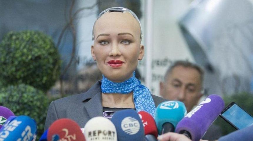 İnsansı robot Sophia vatandaşlık alıp tarihe geçmişti... Bir ilk daha!