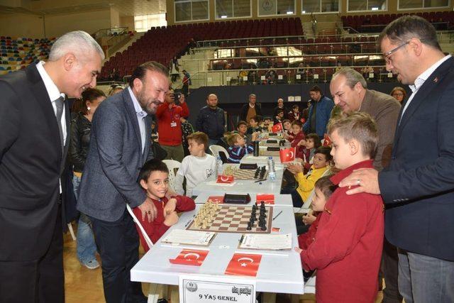 Başkan Doğan’dan Ailelere, “Çocuklarınıza satranç öğretin” çağrısı