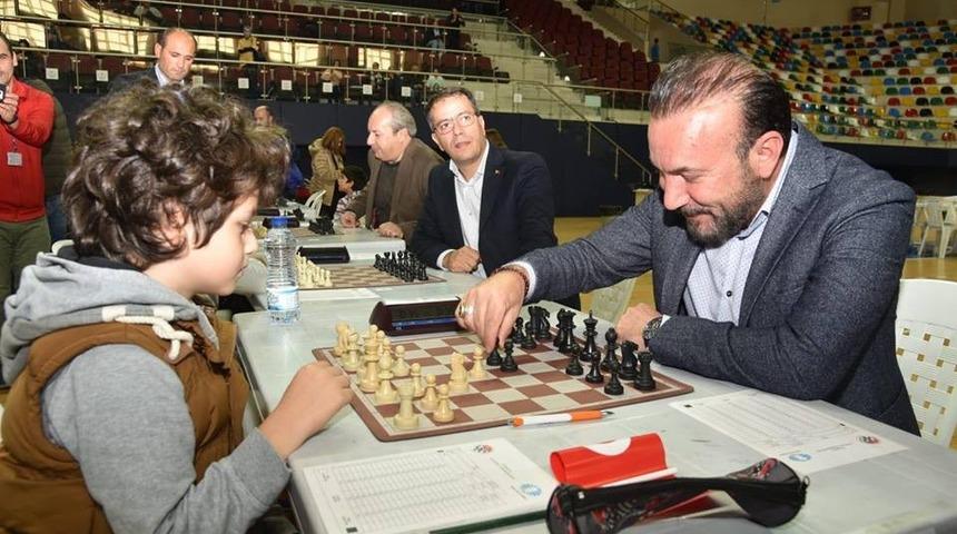 Başkan Doğan’dan Ailelere, “Çocuklarınıza satranç öğretin” çağrısı