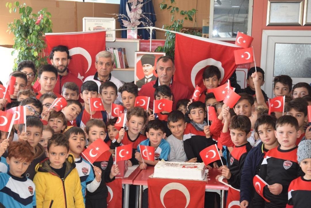 Sağlıkspor&rsquo;dan 29 Ekim i&ccedil;in coşkulu kutlama