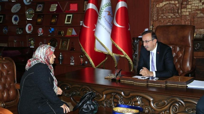 Belediye Başkanı Se&ccedil;en, vatandaşların sorunlarını dinledi