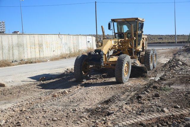 Karaköprü’de yeni yol açma çalışmaları sürüyor