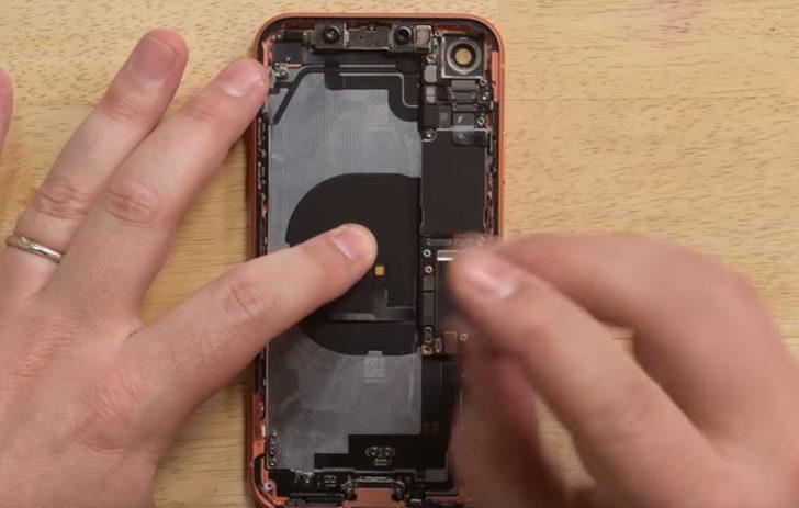 Apple'ın yeni oyuncağı iPhone XR parçalarına ayrıldı! İçinden bakın ne çıktı? G5