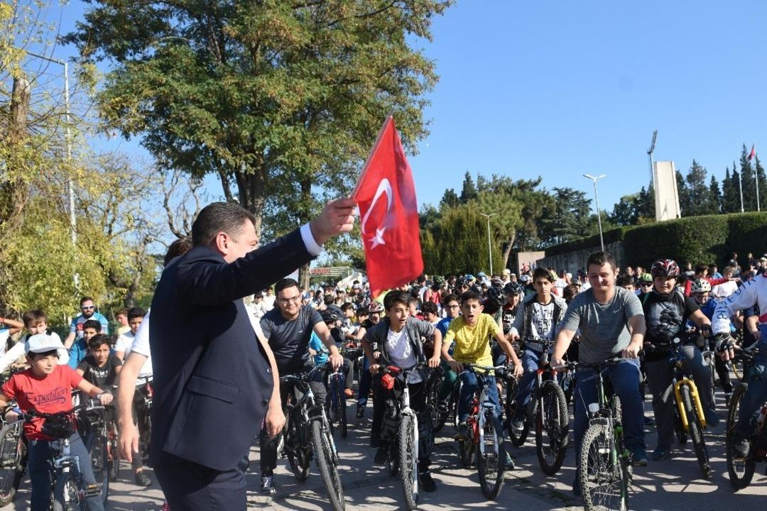 Cumhuriyet i&ccedil;in pedal bastılar