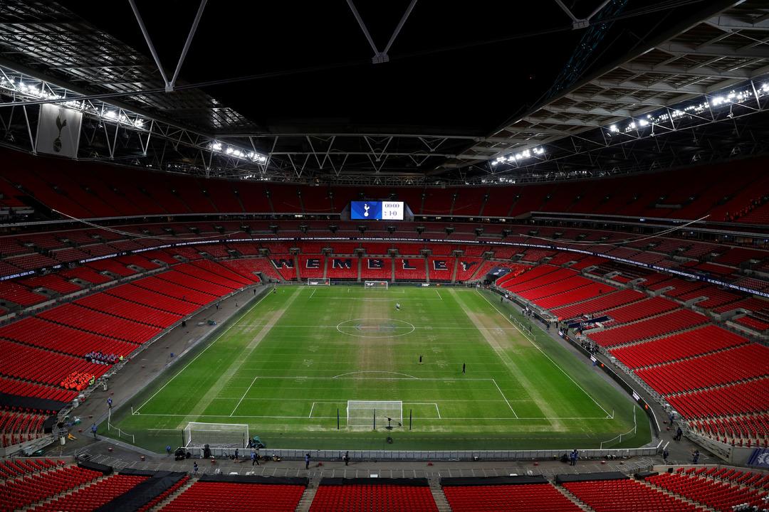Wembley Stadı'nın zemini g&ouml;renleri hayrete d&uuml;ş&uuml;rd&uuml;
