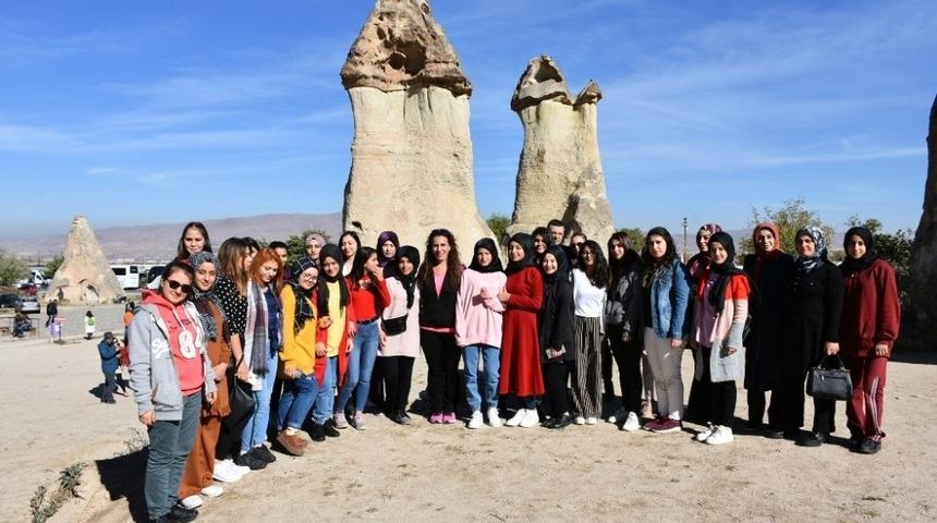 İn&ouml;n&uuml;l&uuml; &ouml;ğrenciler Kapadokya&rsquo;da