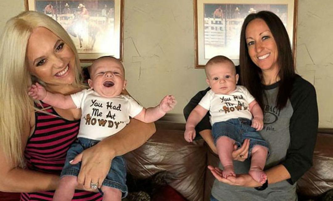 D&uuml;nyada bir ilk! Eşcinsel &ccedil;ift, aynı &ccedil;ocuğa beraber hamile kaldı!