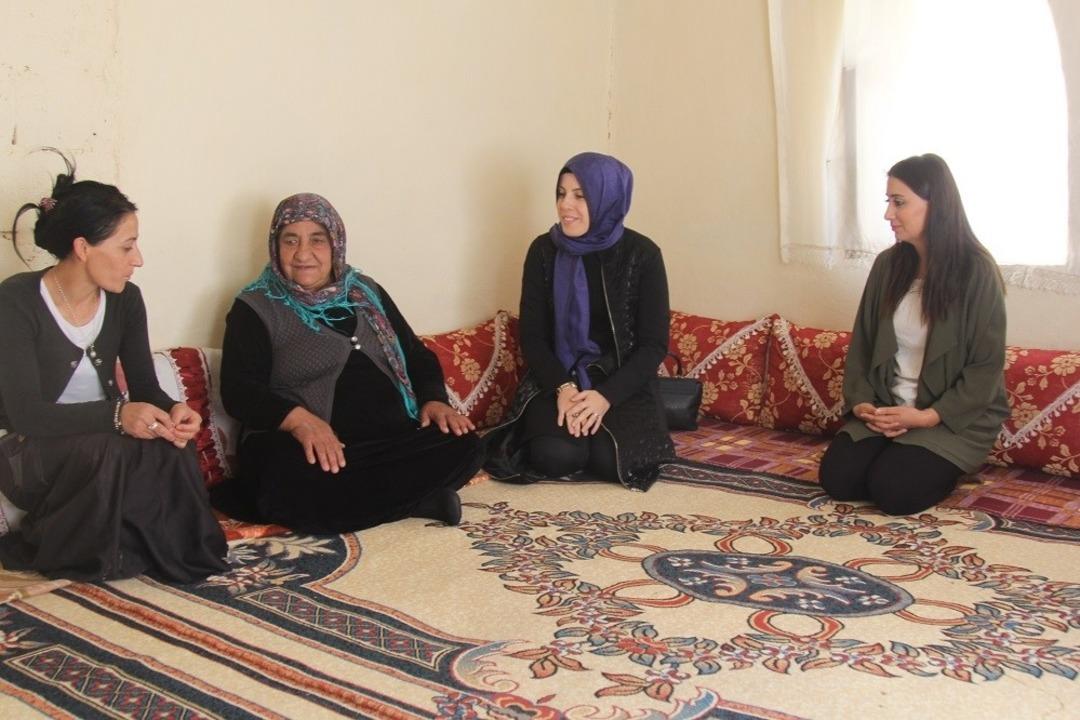 Kaymakamın eşinden hane ziyareti