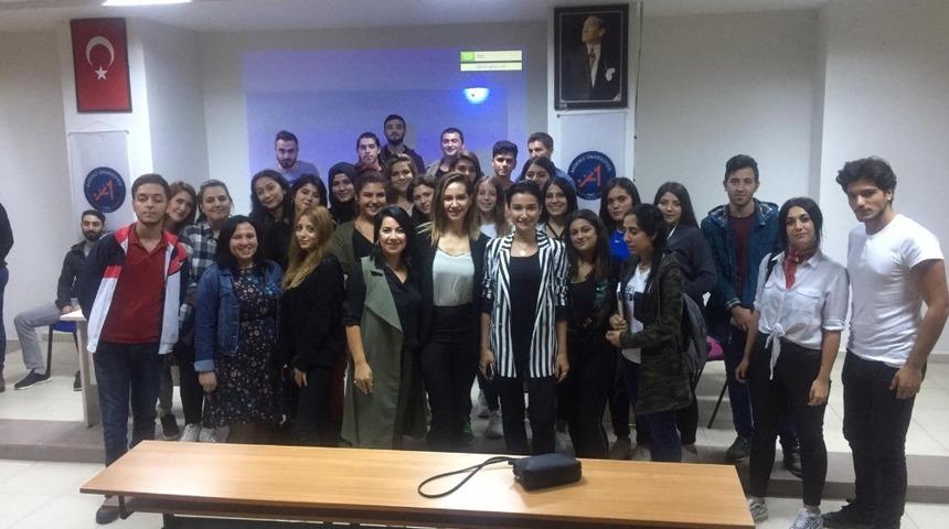 A&Uuml; &ouml;ğrencilerine &ldquo;Stratejik İletişim ve Medya&rdquo; Konferansı