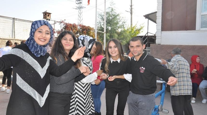 MYO &ouml;ğrencileri engellilere unutulmaz bir g&uuml;n yaşattı