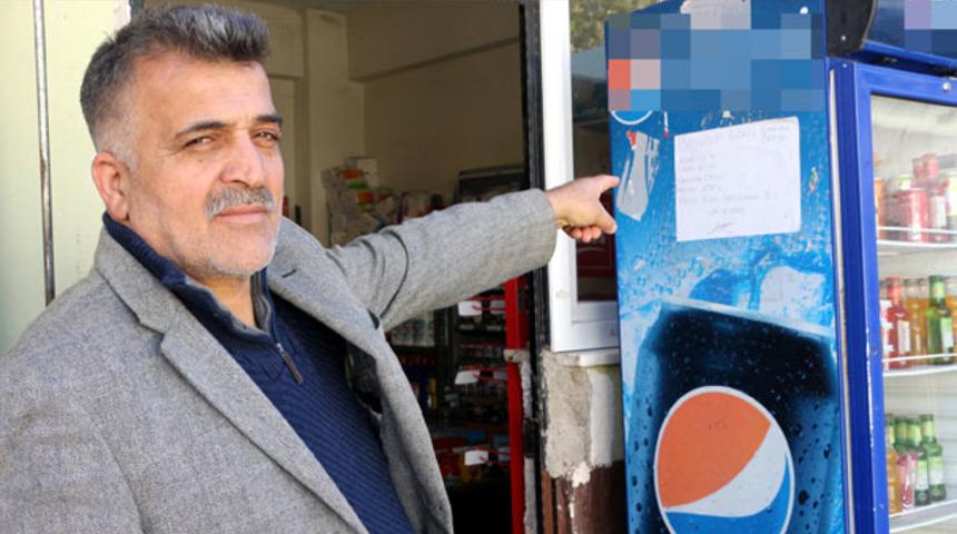 Tokat'ta borçlarını alamayan bakkal öyle bir yazı astı ki... 'Neyi bekliyorsun ey vatandaş!'