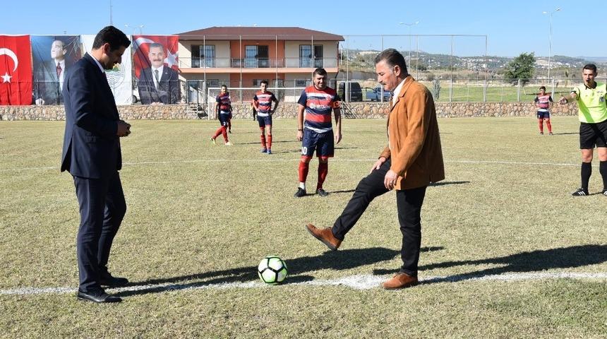 Toroslar&rsquo;da Kurtuluş Kupası Futbol Turnuvası başladı