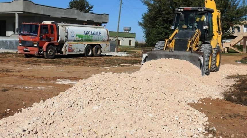 Ak&ccedil;akale kırsalında yol yapım &ccedil;alışmaları s&uuml;r&uuml;yor