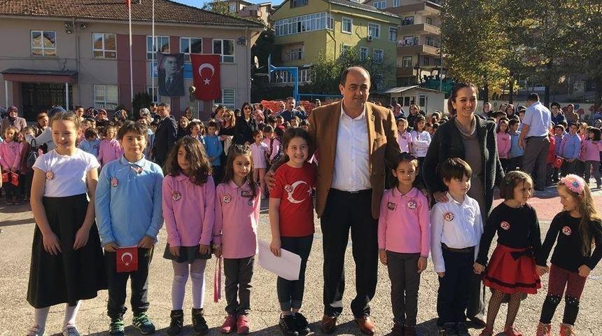 G&uuml;l&uuml;&ccedil;&rsquo;te 29 Ekim Cumhuriyet Bayramı coşkuyla kutlandı