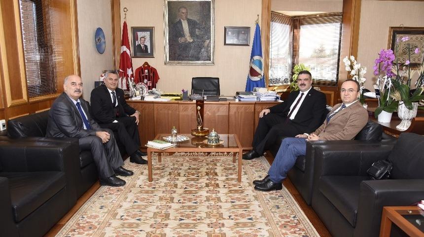 S&uuml;caaddin Veli K&uuml;lt&uuml;r ve Turizm Derneği&rsquo;nden Rekt&ouml;r Prof. Dr. &Ccedil;omaklı&rsquo;ya ziyaret