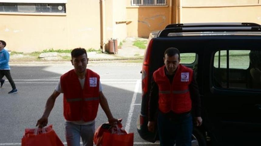 Kızılay ihtiya&ccedil; sahibi &ouml;ğrencilere kucak a&ccedil;tı
