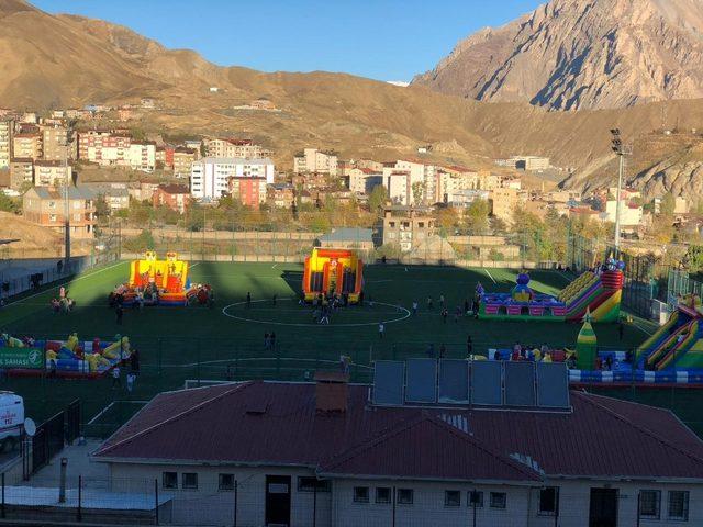 Hakkari Belediyesi çocukları sevindirdi