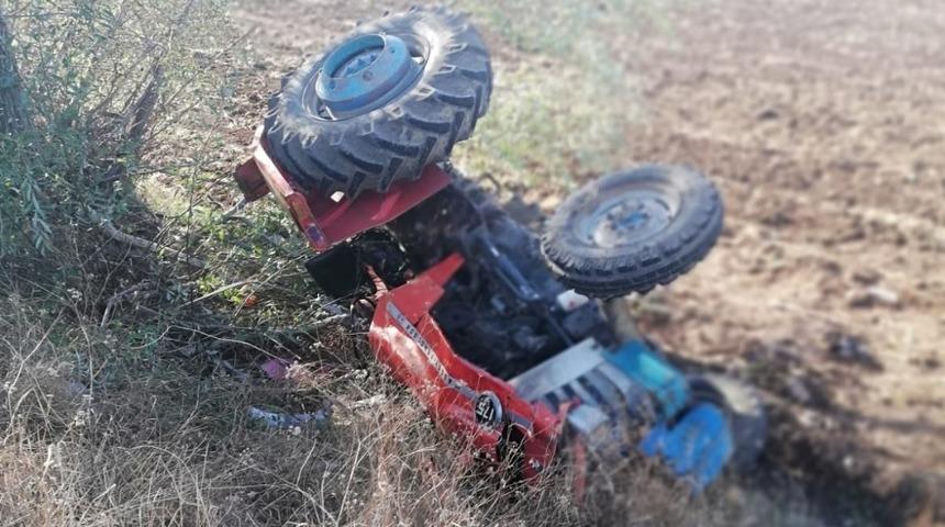 Trakt&ouml;r şarampole devrildi: 1 yaralı