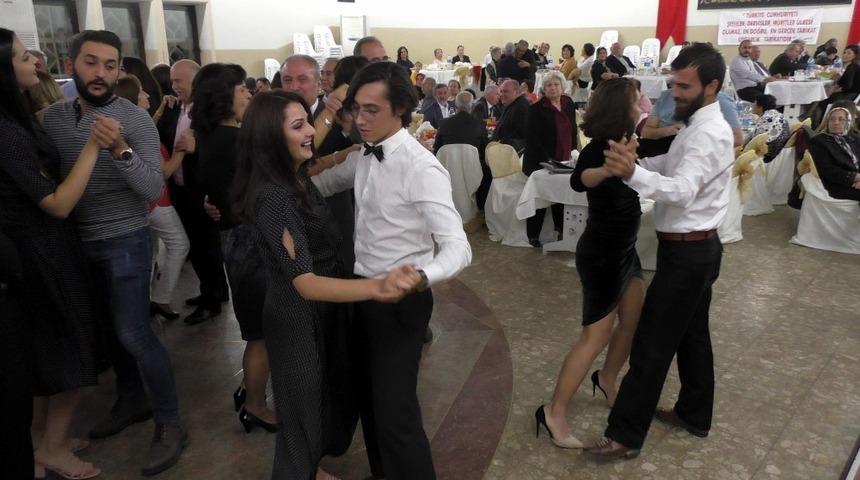 Atat&uuml;rk&ccedil;&uuml; D&uuml;ş&uuml;nce Derneği Nazilli Şubesinden Cumhuriyet balosu