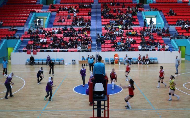 YYÜ’de Türkiye-İran dostluk müsabakaları başladı G5