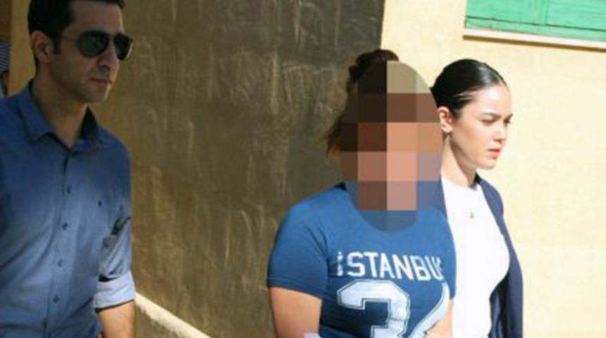 Akılalmaz olay! Genç kız, tanımadığı kadını 8 yerinden bıçakladı