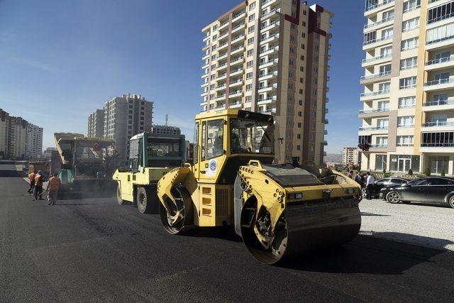 Başkan Çelik, İldem’deki asfaltlama çalışmalarını yerinde inceledi