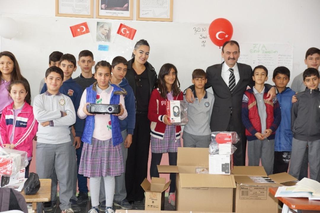 &Ouml;ğrencilerin mektupla gelen mutluluğu